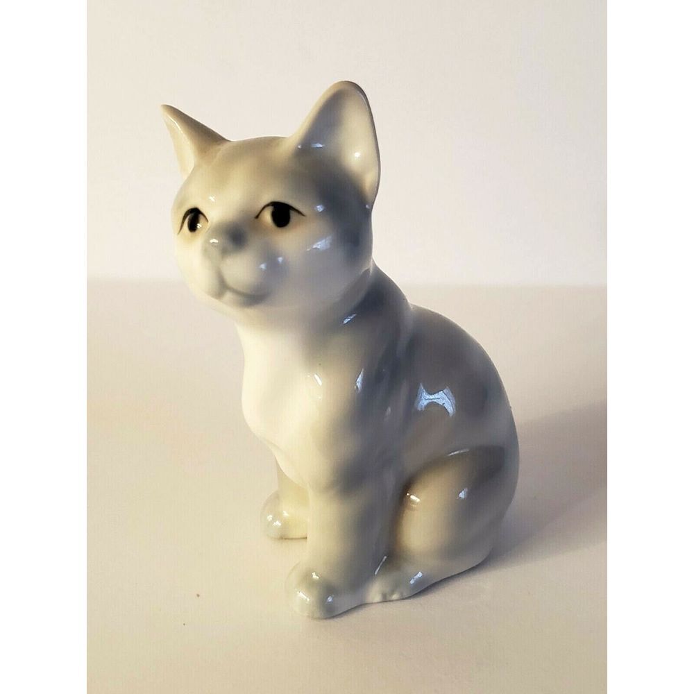 Adorable Gray Cat~Kitten~Black Eyes‎ Figurine 3 1/2"